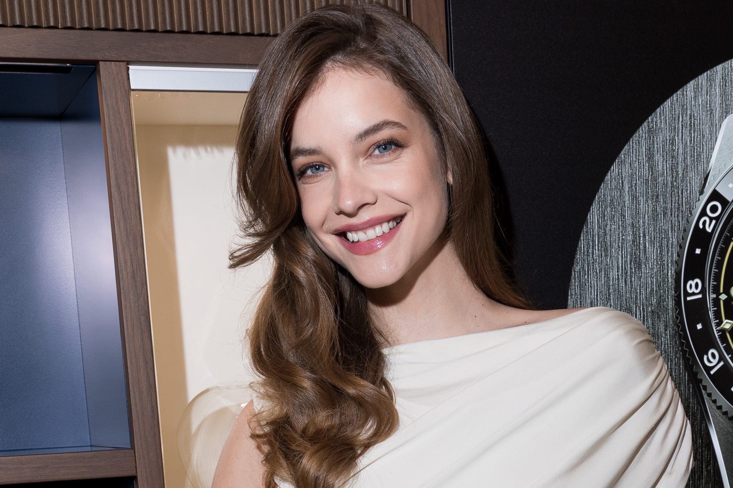 Palvin Barbi anyukájával táncol